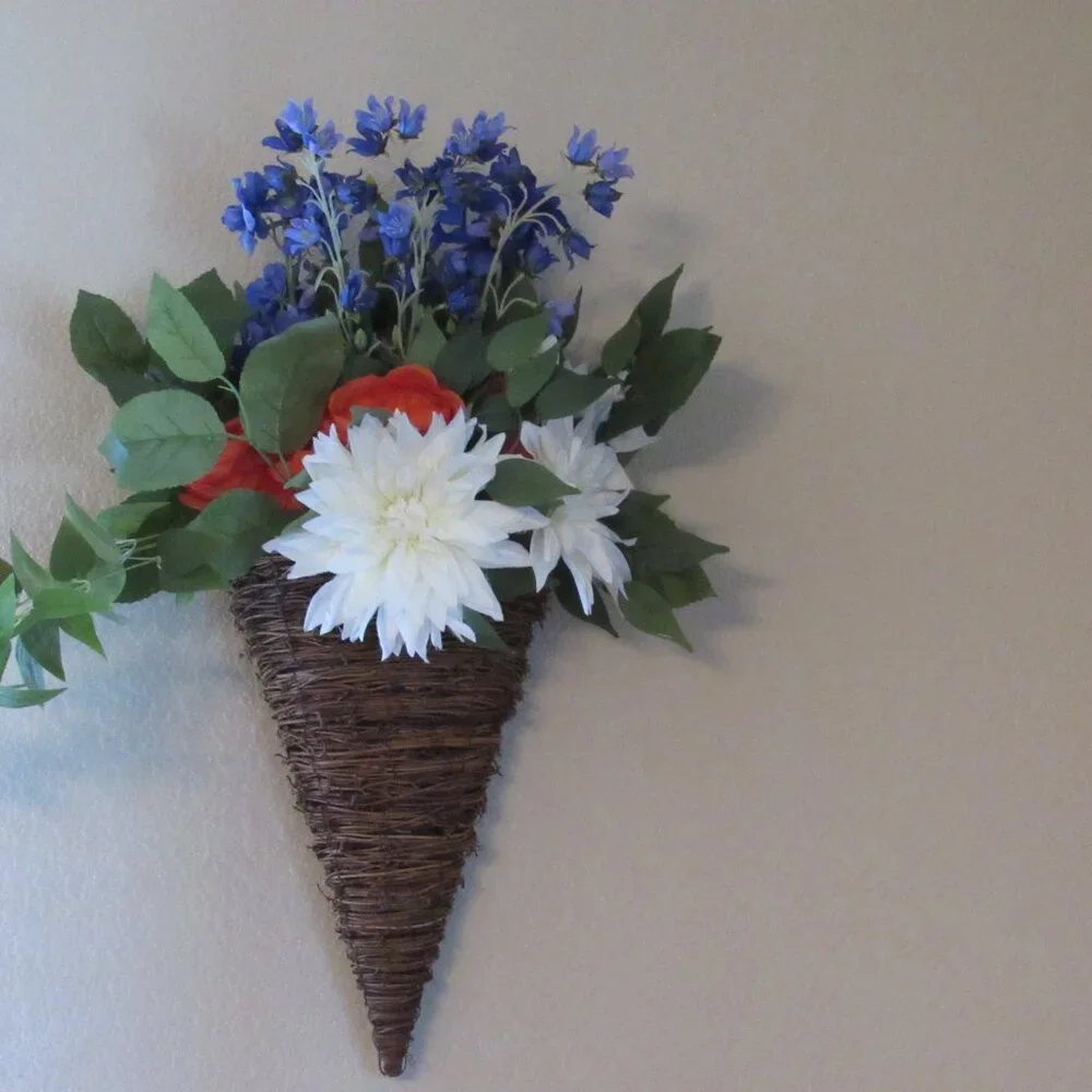 Beautiful Large Grandin Road Exclusive Agostino Hanging Floral Wall Cone Retired